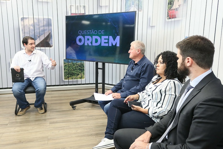 TV Câmara: fim da isenção do imposto de importação, racismo no esporte e hérnia de disco dão o tom das estreias do final de semana