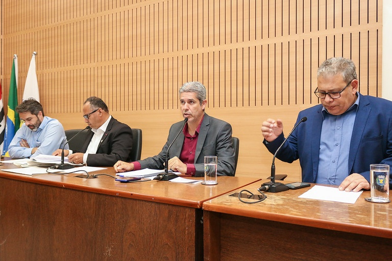 Comissão de Direitos do Consumidor analisa pareceres a projetos sobre permanência de animais domésticos em restaurantes e presença de acompanhante para mulheres em exames com sedação