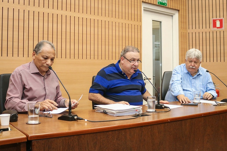 Comissões de Política Urbana, Meio Ambiente e Finanças e Orçamento analisam parecer sobre Projeto de Lei que define novas regras para instalação de antenas de celular em Campinas