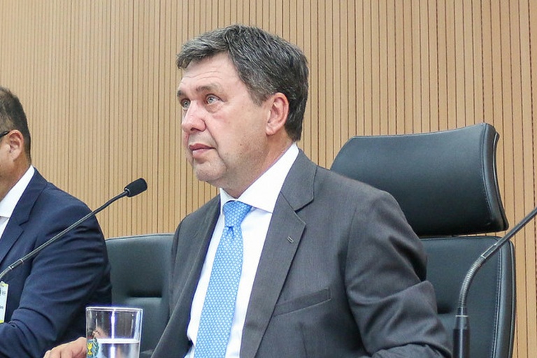 Luiz Cirilo concede Título de Cidadã Campineira a Vivi Pavarini, jornalista e servidora aposentada da Câmara