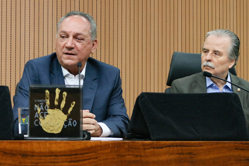 Na primeira parte da Reunião Ordinária desta segunda (13), Rossini entrega Medalha Câmara de Campinas ao Tribunal de Contas do Estado de SP, que completa 100 anos