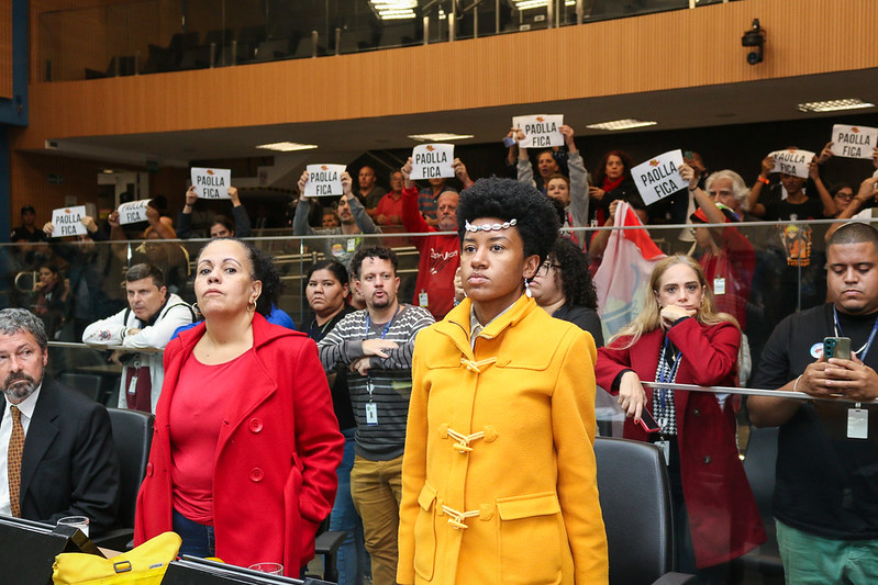 Por maioria, vereadores aprovam parecer de CP e arquivam denúncia contra Paolla Miguel