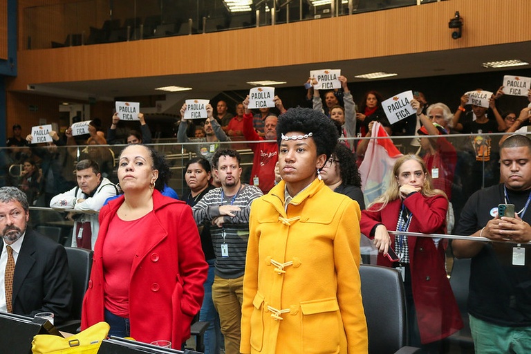Por maioria, vereadores aprovam parecer de CP e arquivam denúncia contra Paolla Miguel