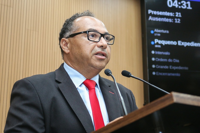 Cecílio Santos protocola Projeto de Lei que obriga prefeitura a aplicar 5% dos gastos com publicidade no combate à violência contra mulher e à cultura do machismo