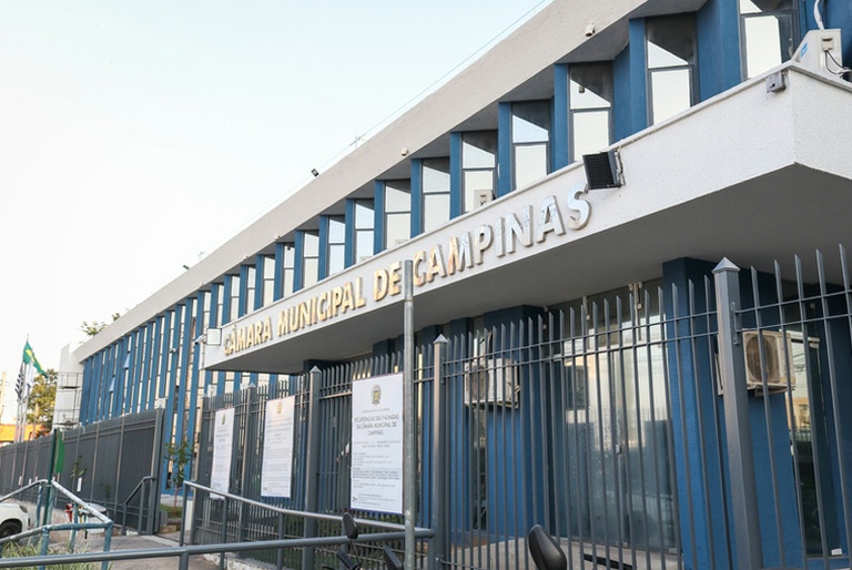 Câmara estará fechada nesta sexta-feira (15), feriado de Proclamação da República, e reabrirá na segunda (18)