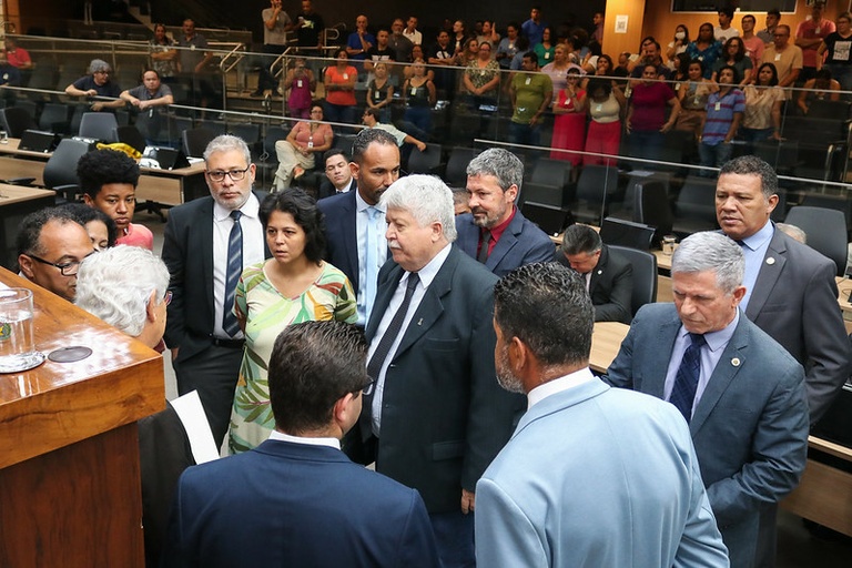 Em definitivo, vereadores aprovam que fiscalização da lei que obriga apresentação de caderneta de vacinação no ato da matrícula escolar seja feita pela Vigilância Sanitária