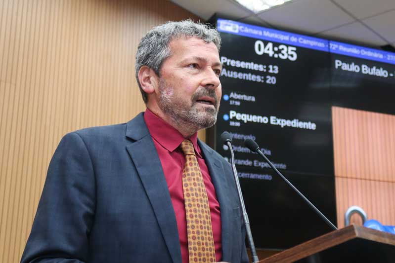 Paulo Bufalo entrega Título de Cidadã Campineira a Nilvanda Sena Rodrigues
