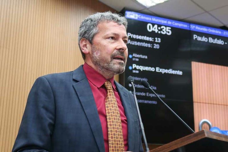 Paulo Bufalo entrega Título de Cidadã Campineira a Nilvanda Sena Rodrigues