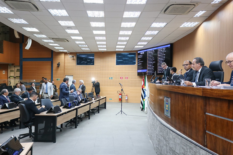 Vereadores aprovam, em definitivo e por unanimidade, Projeto de Lei que que garante atendimento prioritário a pessoas com deficiências ocultas - como esquizofrenia e TDAH