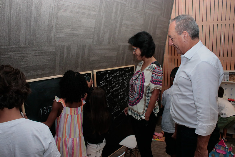Câmara inaugura Espaço Criança dentro do Plenário para acolher filhos enquanto mães participam de atividades no Legislativo