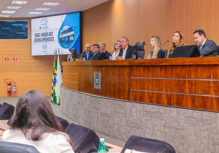 Câmara recebe 40 jovens aprendizes egressos de medidas socioeducativas e em situação de vulnerabilidade social para atuar na Casa