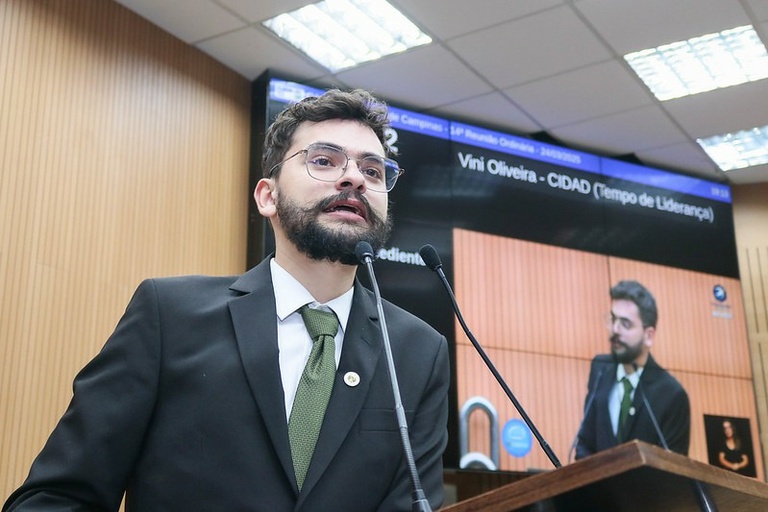 Vini Oliveira protocola projeto que propõe obrigatoriedade de recarga por PIX no aplicativo da Transurc