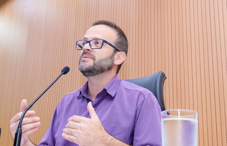 Wagner Romão presta homenagem a mulheres que contribuíram para o avanço dos direitos das trabalhadoras domésticas
