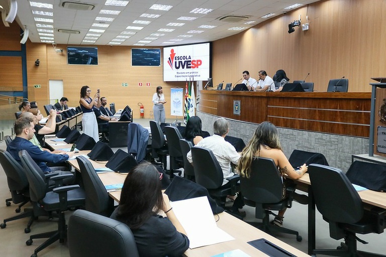 Elecamp soma mais de 700 horas de capacitação no 1º semestre e consolida protagonismo na educação legislativa