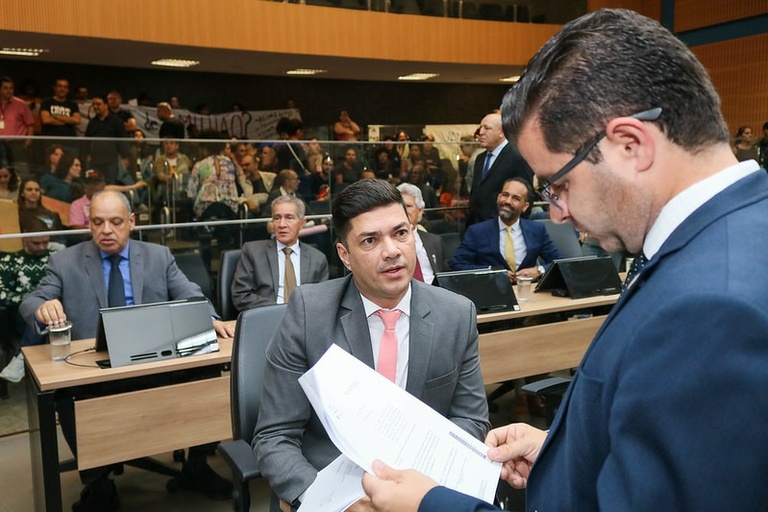 Otto Alejandro entrega Medalha Arautos da Paz a motoclube que se destaca por ações sociais 