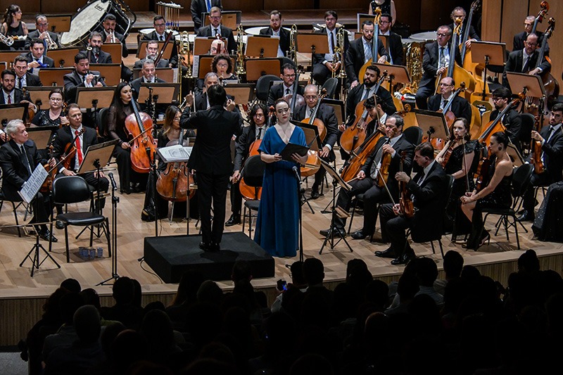 Retorno histórico da Orquestra ao palco interno do Centro de Convivência mobiliza mais de 9 mil espectadores online graças à parceria com TV Câmara