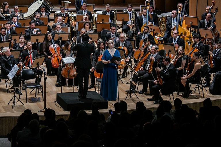 Retorno histórico da Orquestra ao palco interno do Centro de Convivência mobiliza mais de 9 mil espectadores online graças à parceria com TV Câmara