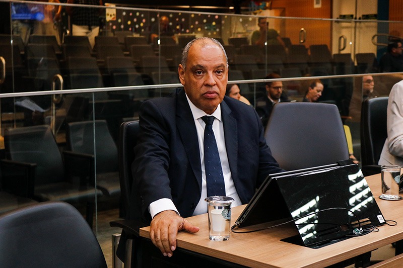 Roberto Alves homenageia deputado Gilmaci dos Santos Barbosa com Título de Cidadão Campineiro