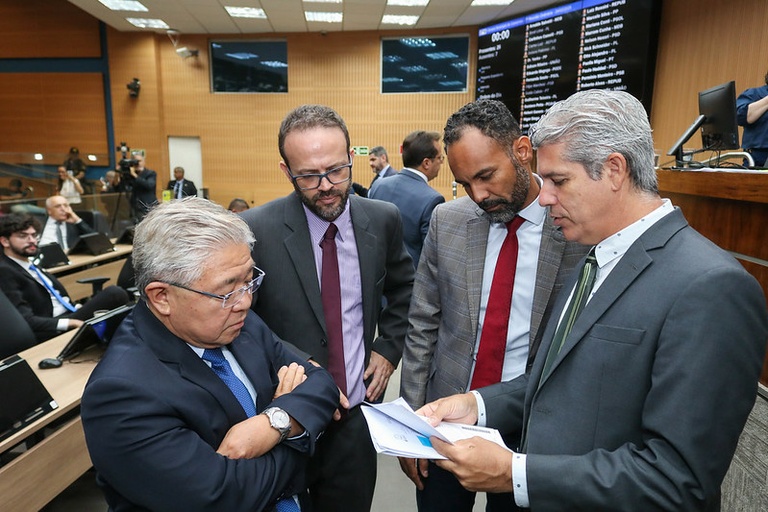 Câmara vota, em primeira análise, Projeto de Lei que proíbe comercialização e porte de bebidas e alimentos em recipientes de vidro em eventos públicos