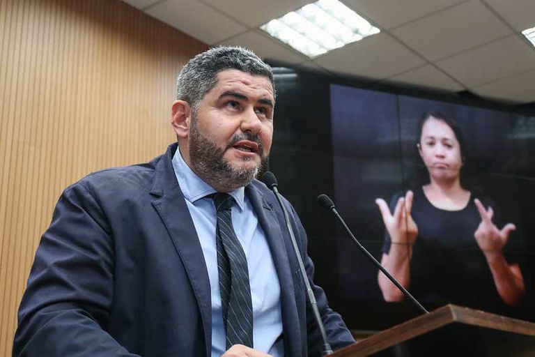Dr. Yanko protocola Projeto de Lei que institui obrigatoriedade de inclusão de conteúdos e atividades relacionados à Inteligência Artificial (IA) no currículo escolar