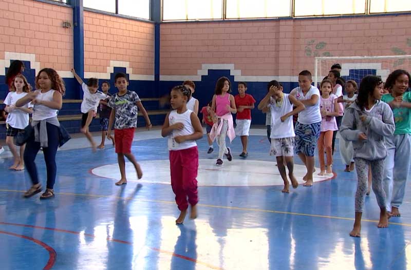 Neste final de semana, na TV Câmara, tem Obra São João Bosco, Fevereiro Roxo, dublagem e até refugiados que abriram negócio próprio em Campinas