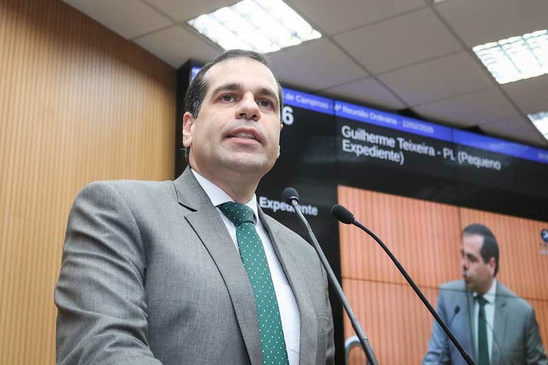 Projeto de Lei de Guilherme Teixeira obriga prefeitura divulgar utilização de Inteligência Artificial quando ferramenta for usada no atendimento de demandas
