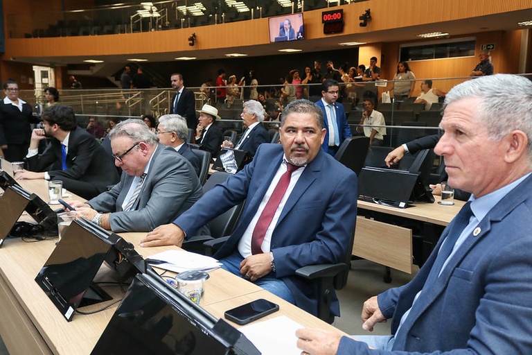 Vereadores aprovam, em definitivo, Projeto de Lei que determina fornecimento gratuito de protetor auricular a crianças com Transtorno do Espectro Autista na Rede Municipal de Ensino