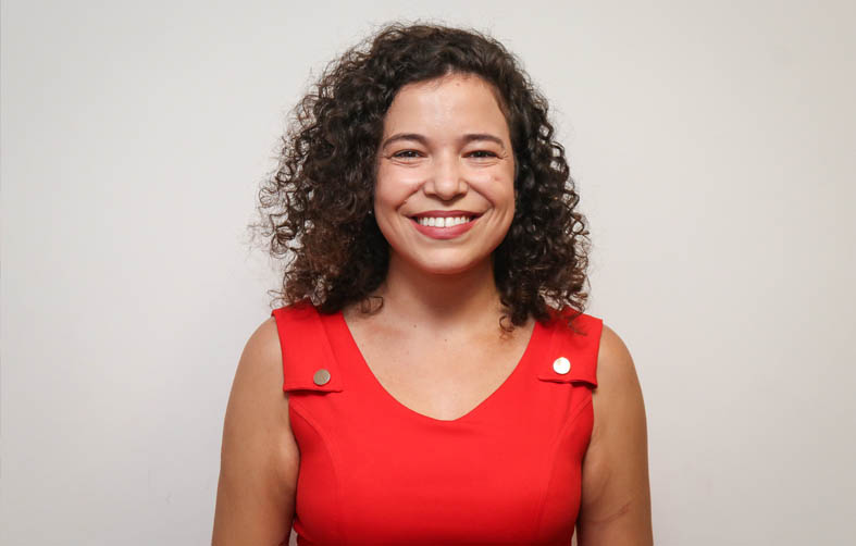 Fernanda Souto protocola projeto de lei que impede reajuste de tarifas de ônibus sem a realização de audiência pública