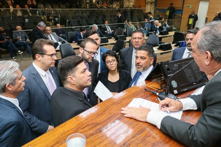 Câmara vota em definitivo projeto que garante 15 minutos de estacionamento gratuito em clínicas e hospitais