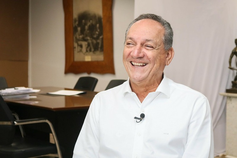 Luiz Rossini entrega Diploma de Honra ao Mérito ao portal de notícias sobre cultura, turismo e lazer na região