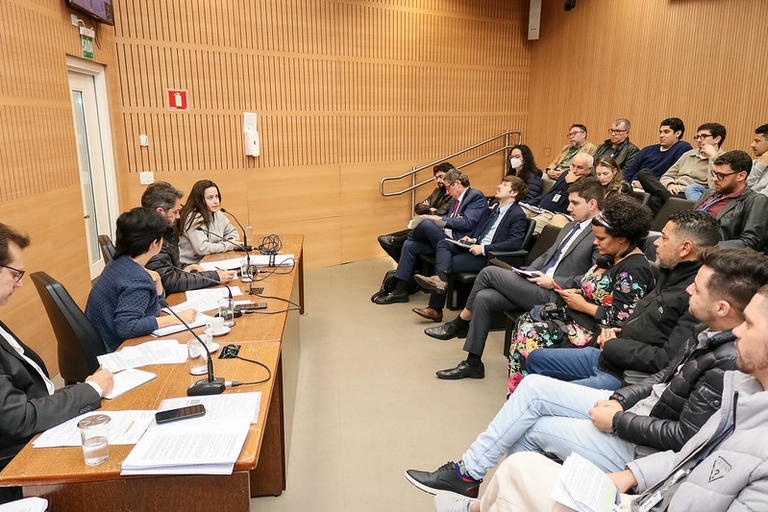 Médica do Hospital Mário Gatti confirma denúncia contra Vini Oliveira em depoimento na Comissão Processante