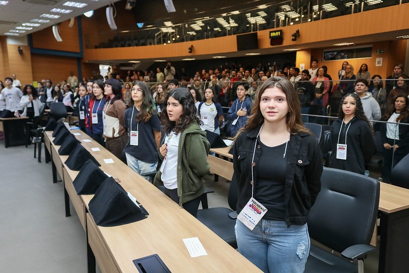 Posse dos 31 vereadores do Parlamento Jovem marca o início do mandato dos parlamentares estudantes