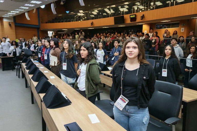 Posse dos 31 vereadores do Parlamento Jovem marca o início do mandato dos parlamentares estudantes