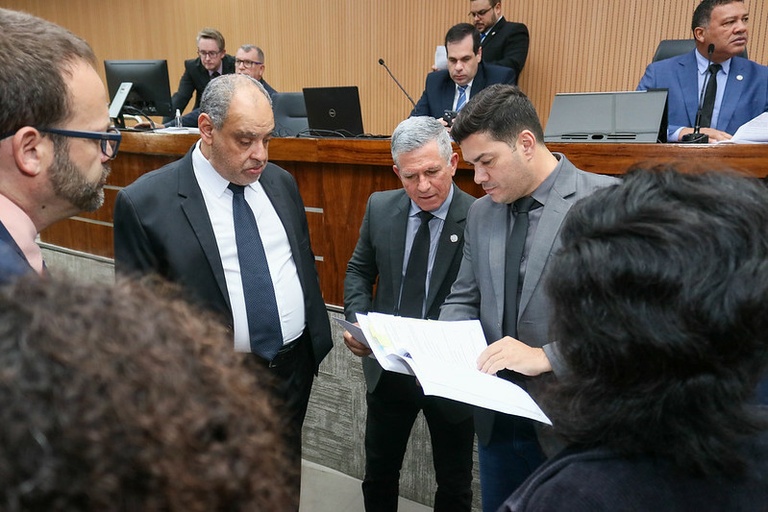 Vereadores aprovam diretrizes orçamentárias de 2026 e reestruturação administrativa da Fumec