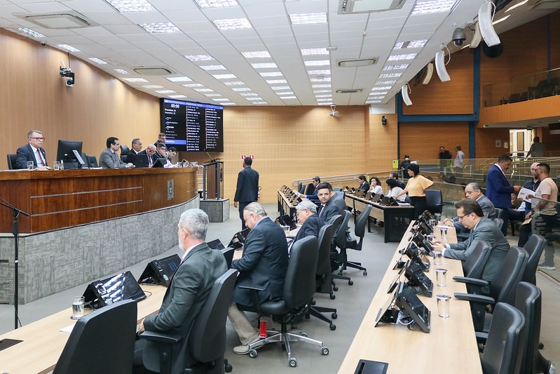 Vereadores aprovam projeto que atualiza regras para funcionamento de bancos 