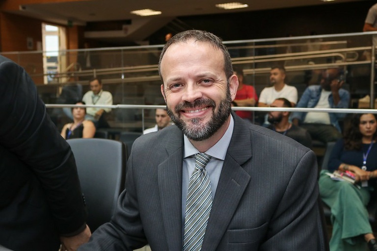 Wagner Romão solicita informações da Prefeitura sobre eventual atraso em licitação de nova unidade do CAPS