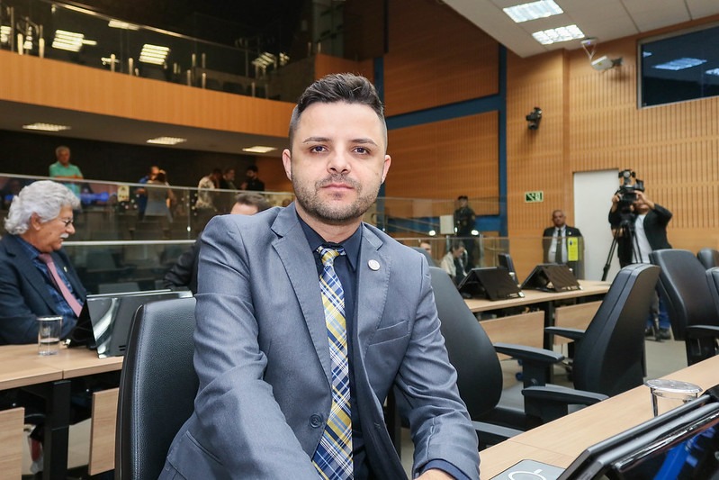 Bene Lima protocola projeto que proíbe homenagens oficiais a pessoas condenadas por crime hediondo