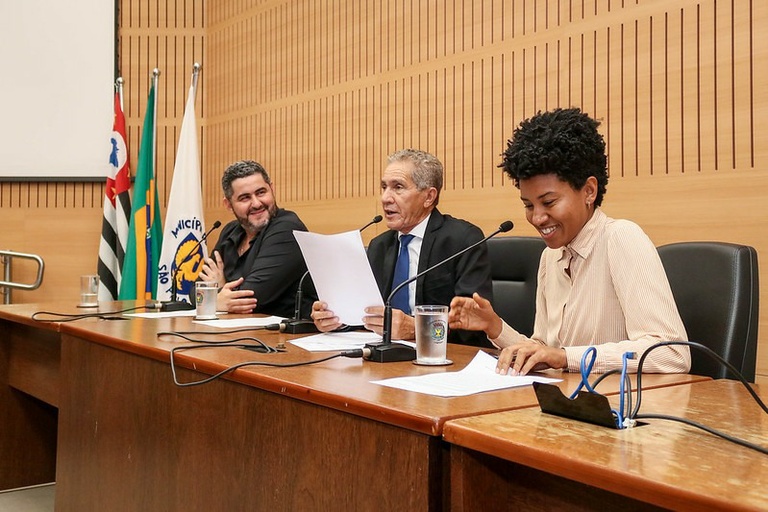  Comissão Especial de Honraria vota pareceres de 32 Projetos 