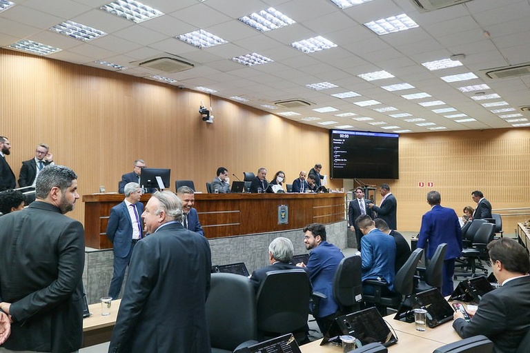 Requerimento de vereadores solicita reuniões extraordinárias nesta quinta (8) para votar subsídios de dirigentes de autarquias 
