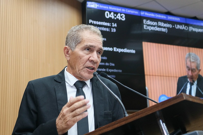 Comissão Especial de Honraria vota pareceres de 13 Projetos