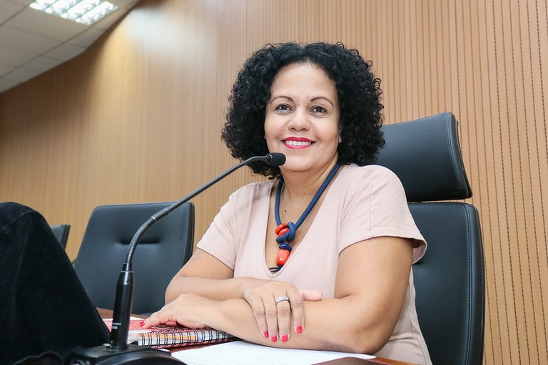 Guida Calixto homenageia com Título de Cidadão Campineiro proprietário de estabelecimento referência em música e cultura negras