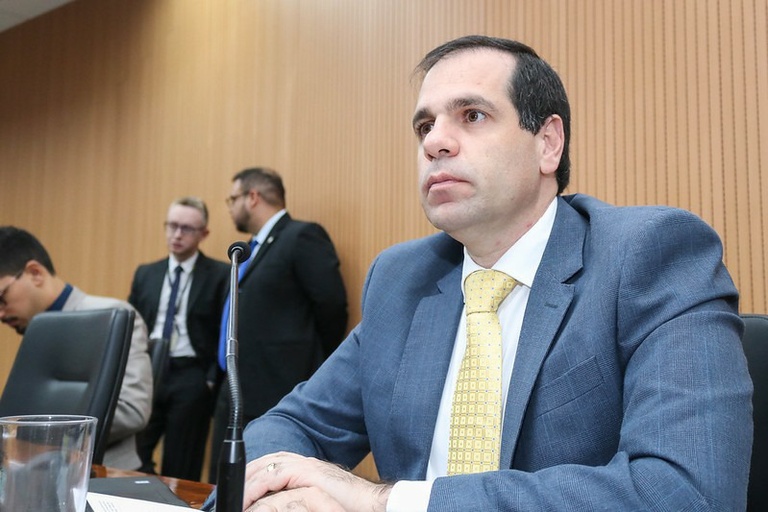 Guilherme Teixeira homenageia médicos atuantes em Campinas