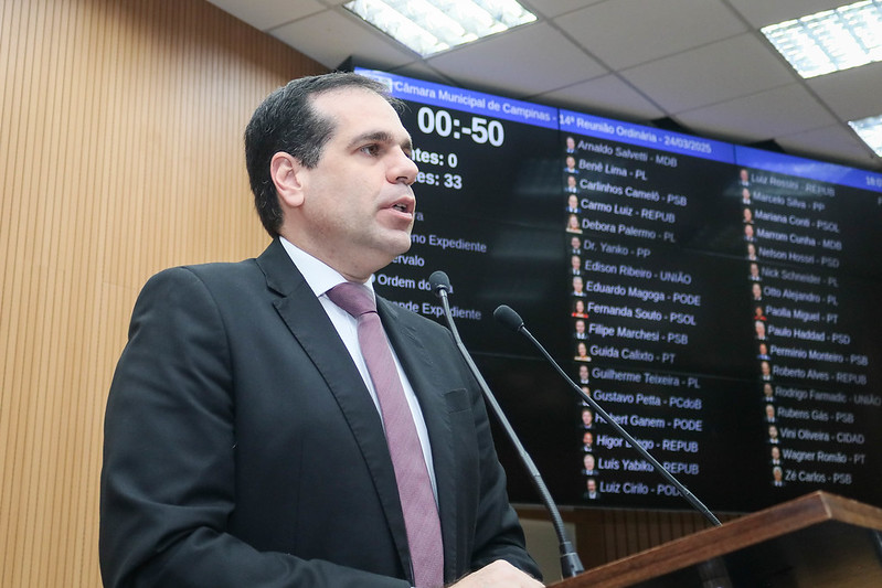 Guilherme Teixeira protocola Projeto de Lei que garante prioridade de atendimento psicossocial para mães de filhos autistas 