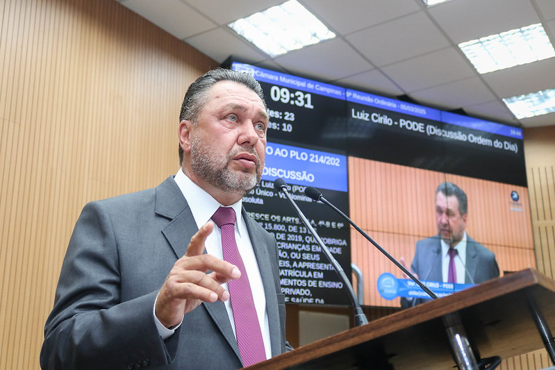 Luiz Cirilo entrega Diploma de Mérito Empresarial a Luiz Piccoloto Neto