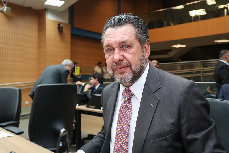 Luiz Cirilo homenageia tradicional ateliê de alfaiataria de Campinas com o Diploma de Mérito Empresarial