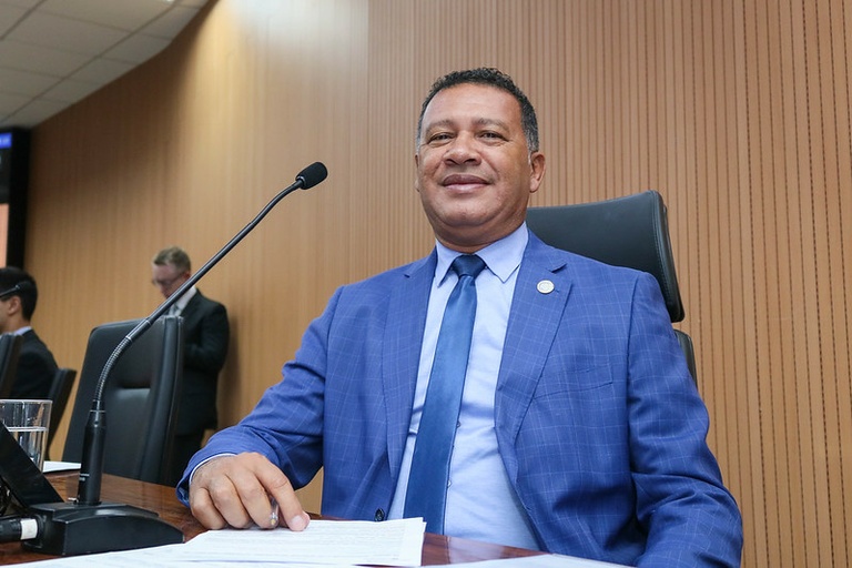Permínio Monteiro protocola Projeto de Lei para garantir mais segurança a servidoras sob medidas protetivas