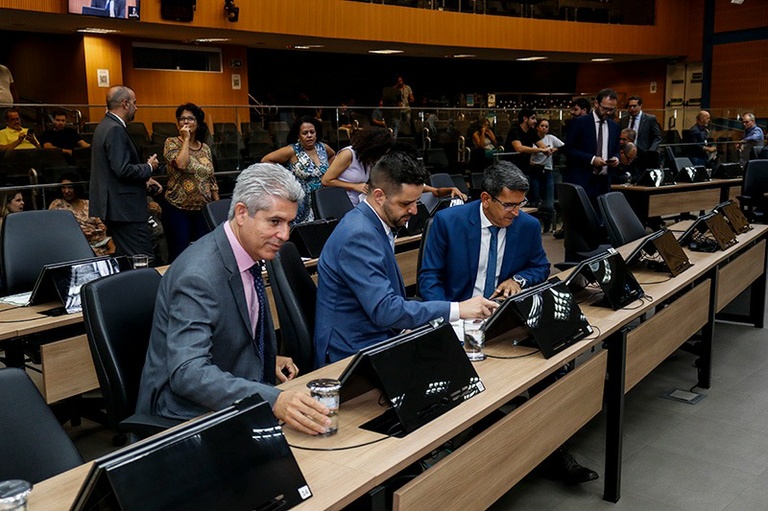 Câmara vota em segunda discussão projetos sobre incentivos fiscais e habitação