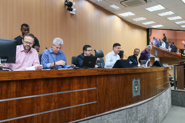 Comissão de Constituição e Legalidade analisa projeto que prevê a destinação de 20% da frota do transporte público coletivo exclusivamente para mulheres 