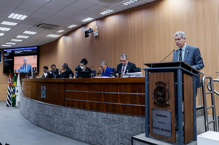 Eduardo Magoga protocola projeto que institui Programa Municipal de Conscientização para Trânsito Mais Seguro