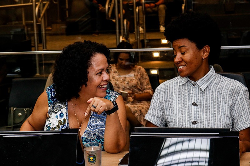 No Dia da Consciência Negra, Guida Calixto e Paolla Miguel entregam Diploma ‘Zumbi dos Palmares’ a pessoas que se destacaram na defesa da comunidade negra